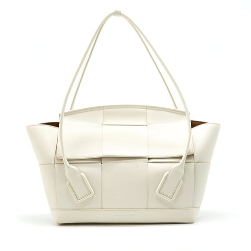 bottega-veneta-medium-arco-bag