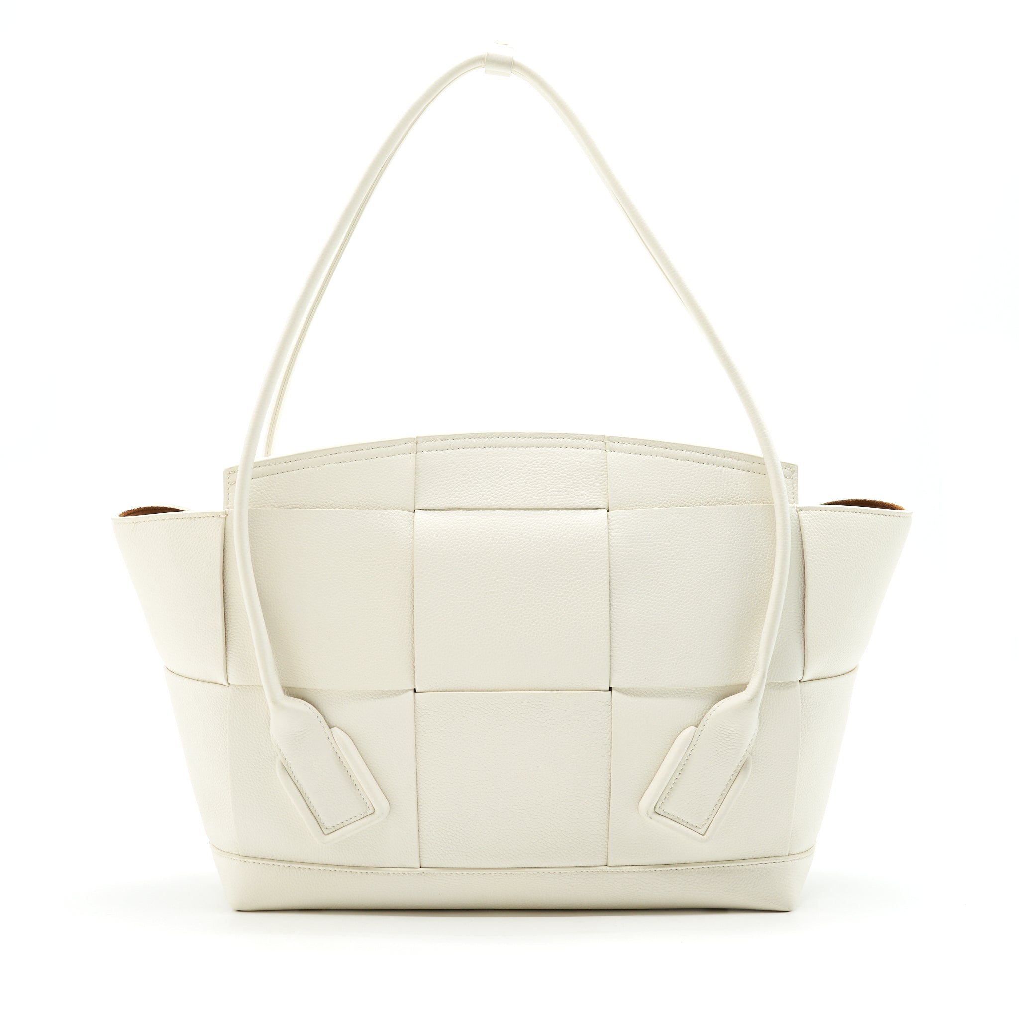 bottega-veneta-medium-arco-bag