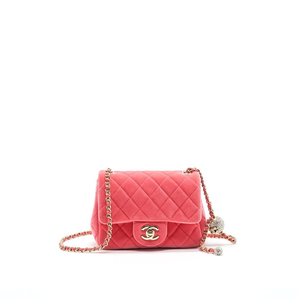 chanel-velvet-quilted-mini-square-pearl-crush-flap-bag-pink