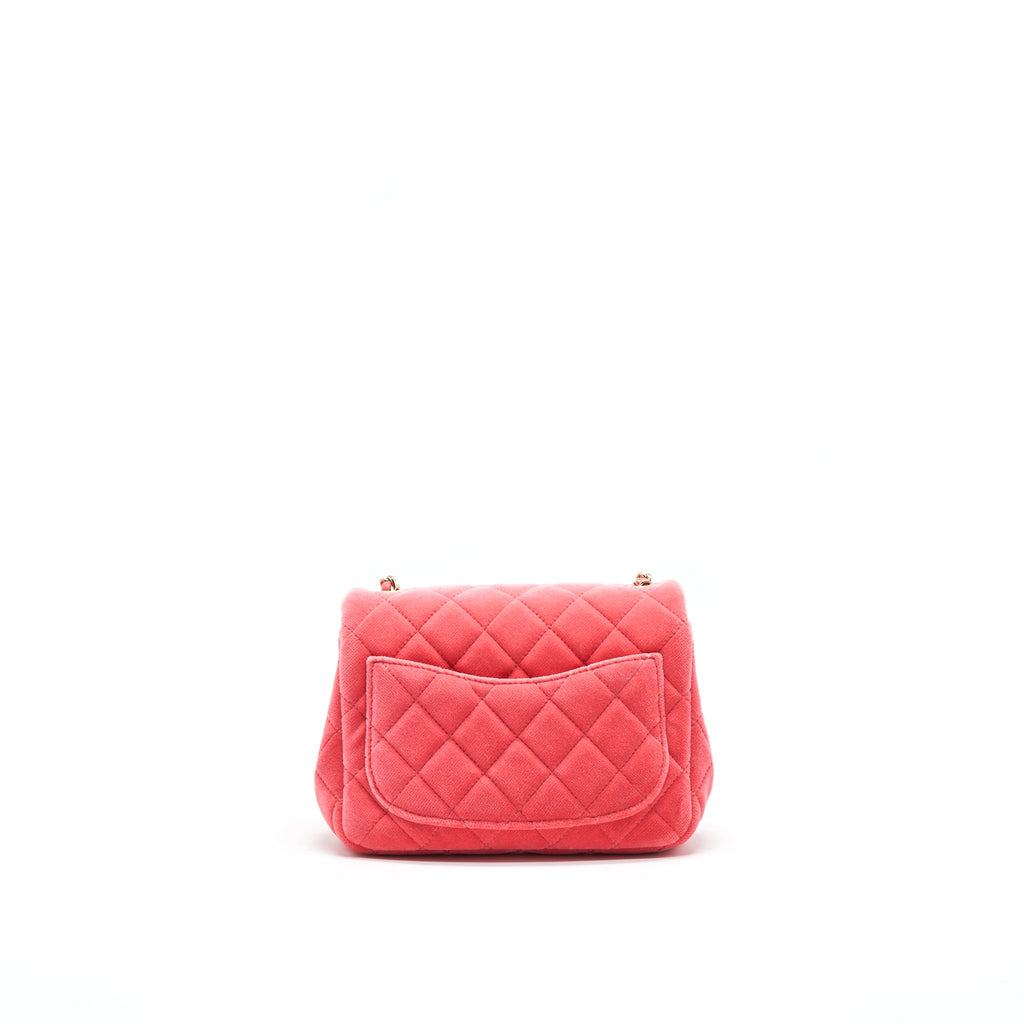 chanel-velvet-quilted-mini-square-pearl-crush-flap-bag-pink