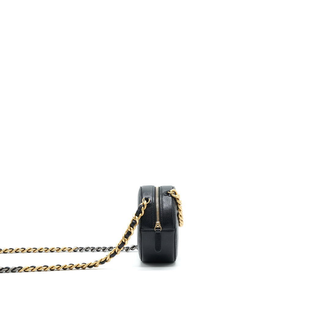 chanel-19-clutch-with-chain-in-black