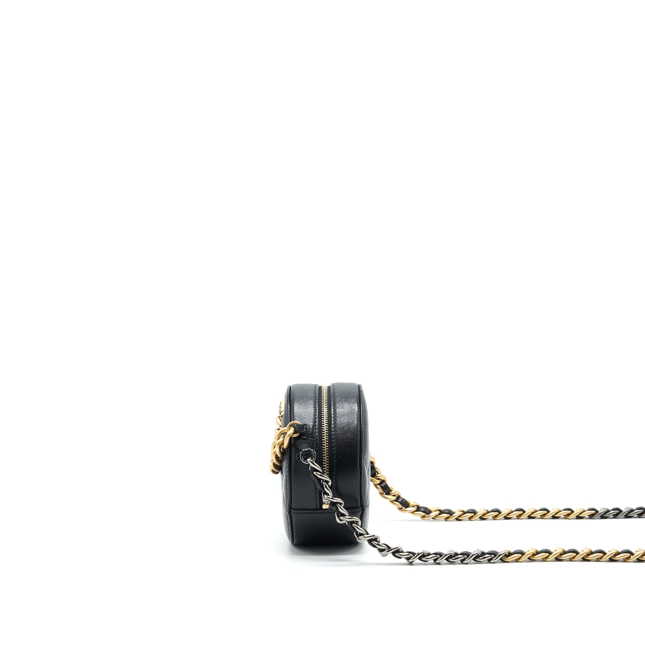 chanel-19-clutch-with-chain-in-black