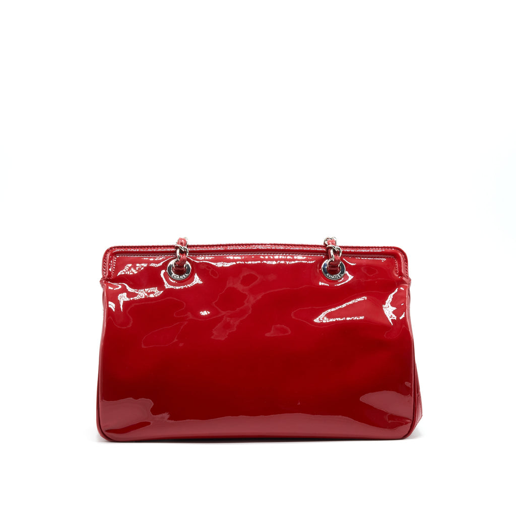 chanel-patent-leather-tote-bag-with-chain-in-red-shw