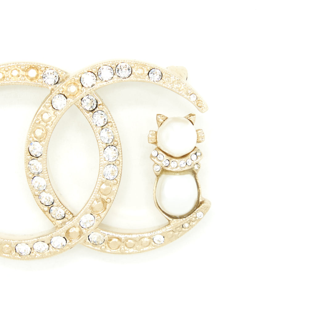 chanel-cc-logo-brooch-with-pearl-cat-and-crystals