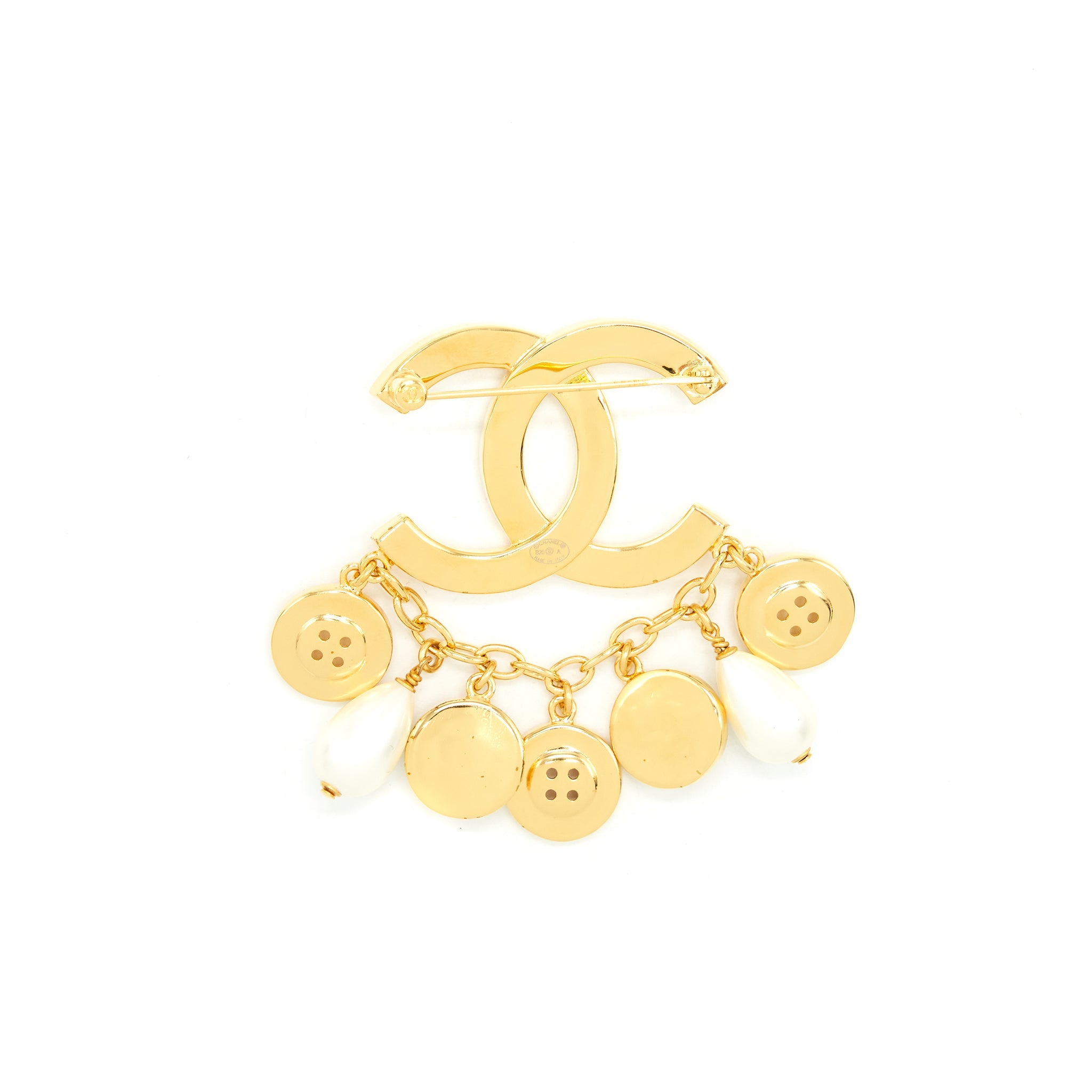 chanel-20a-seasonal-cc-logo-pearls-and-button-brooch-gold
