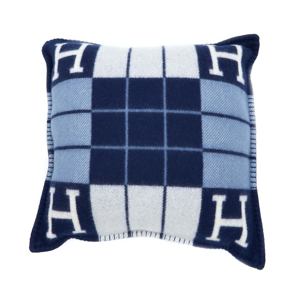 hermes-avalon-pillow-small-model-ecru-caban
