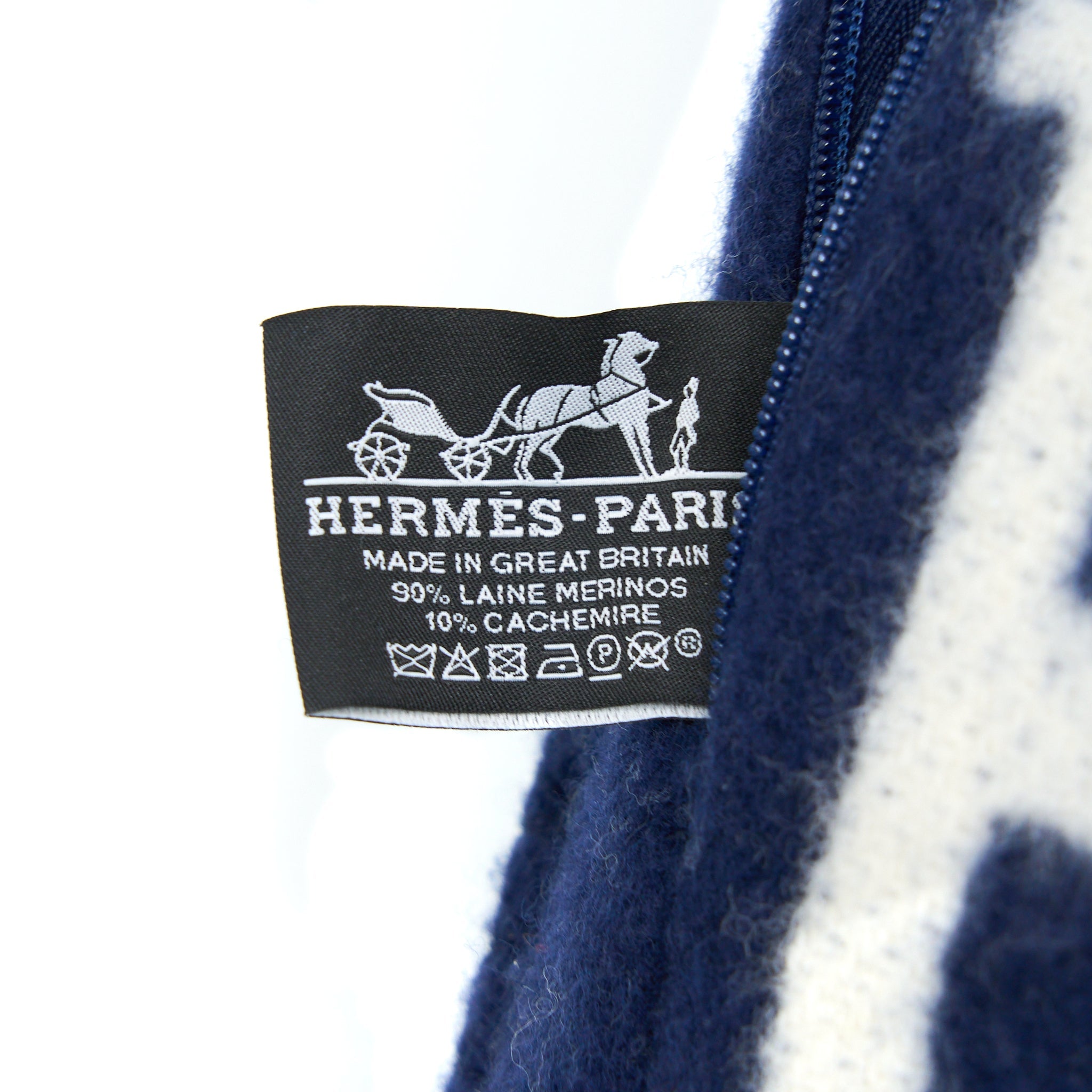 hermes-avalon-pillow-small-model-ecru-caban