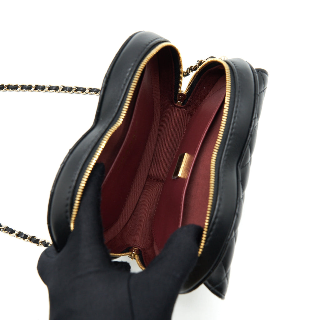 chanel-22s-heart-bag-lambskin-black-lghw