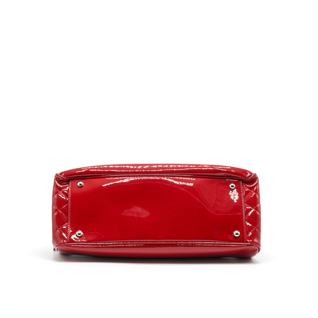 chanel-patent-leather-tote-bag-with-chain-in-red-shw