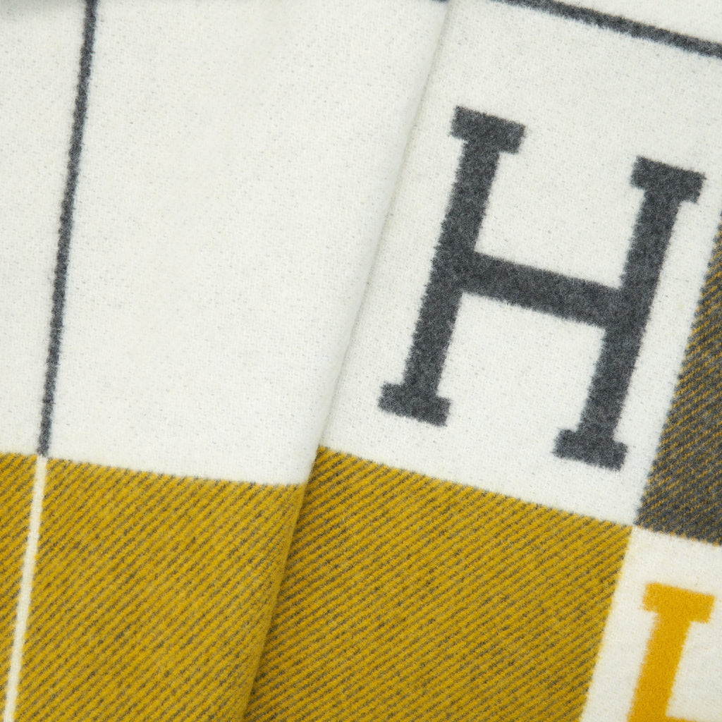 hermes-avalon-throw-blanket-gris-soleil-1