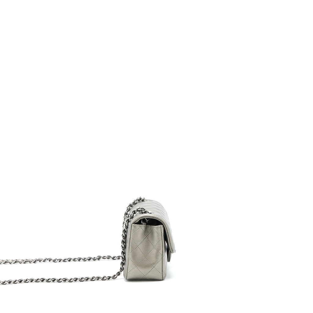 chanel-21b-mini-rectangular-flap-bag-calfskin-metallic-silver-with-shiny-ruthenium-hardware-microchip