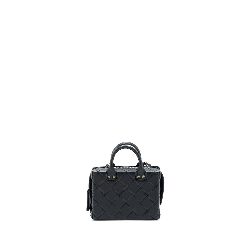 chanel-22b-small-vanity-case-calfskin-black-ghw-microchip