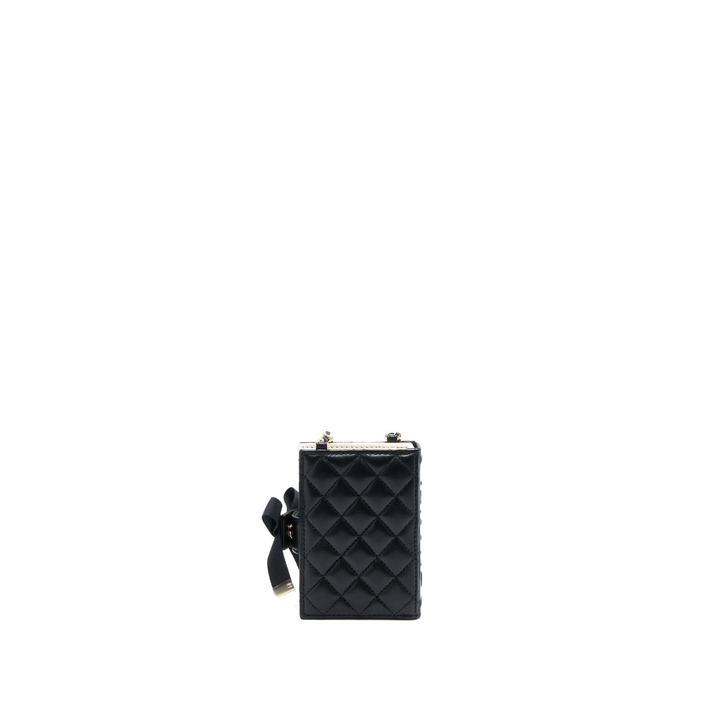 chanel-22b-mini-book-card-holder-with-chains-black-lghw