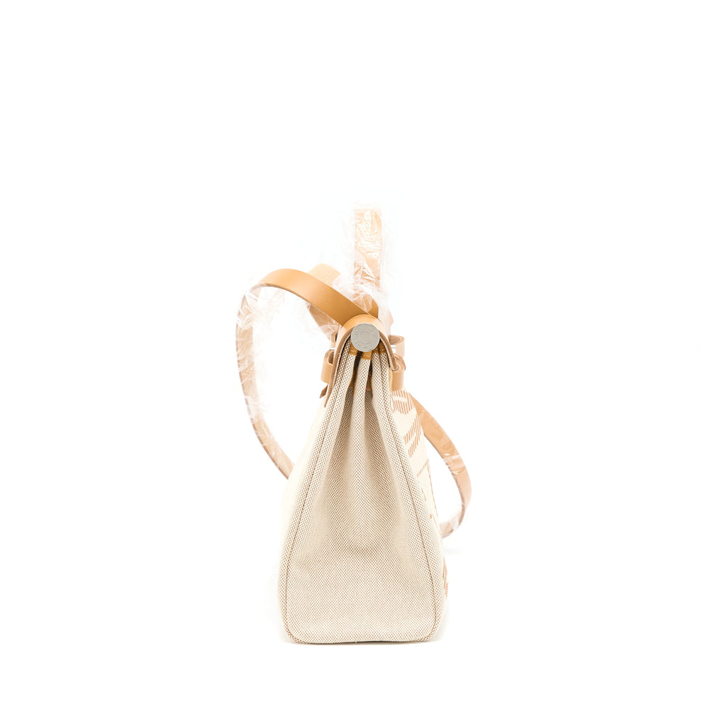 hermes-herbag-zip-31-toile-h-en-relief-brides-sable-ecru-beige-nat-sable-stamp-z-1