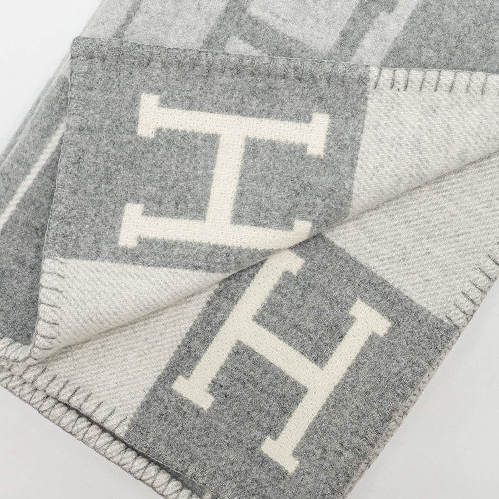 hermes-avalon-throw-blanket-gris-clair-7