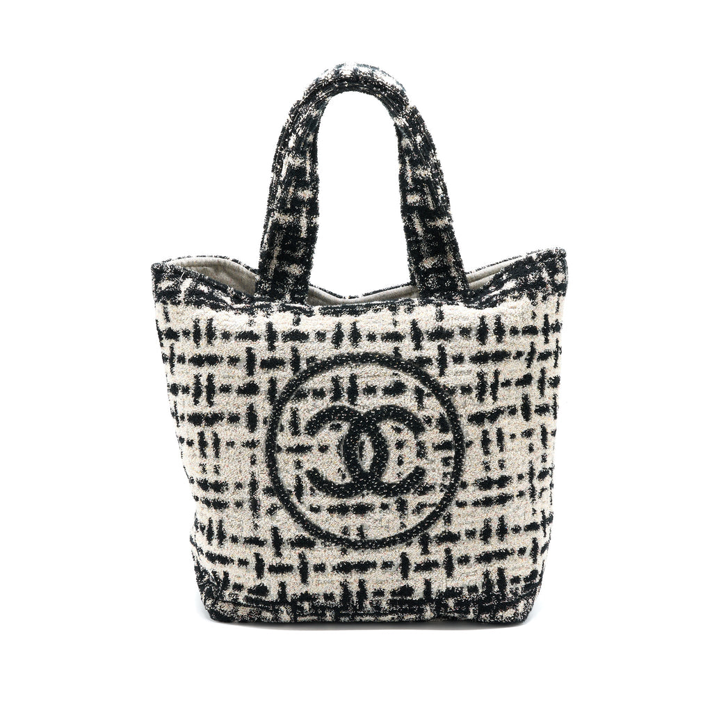 chanel-22k-beach-bag-with-towel-black-ecru
