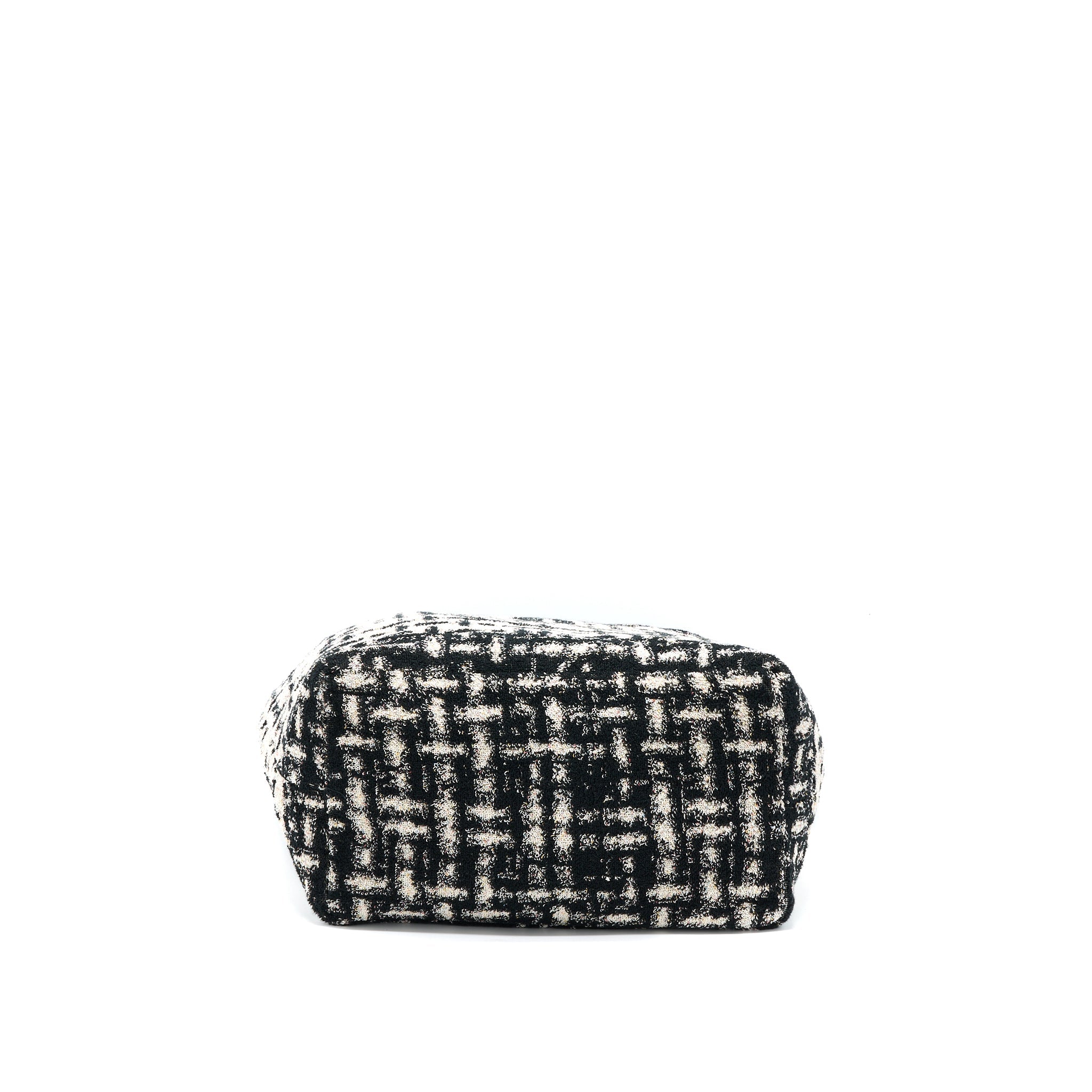 chanel-22k-beach-bag-with-towel-black-ecru