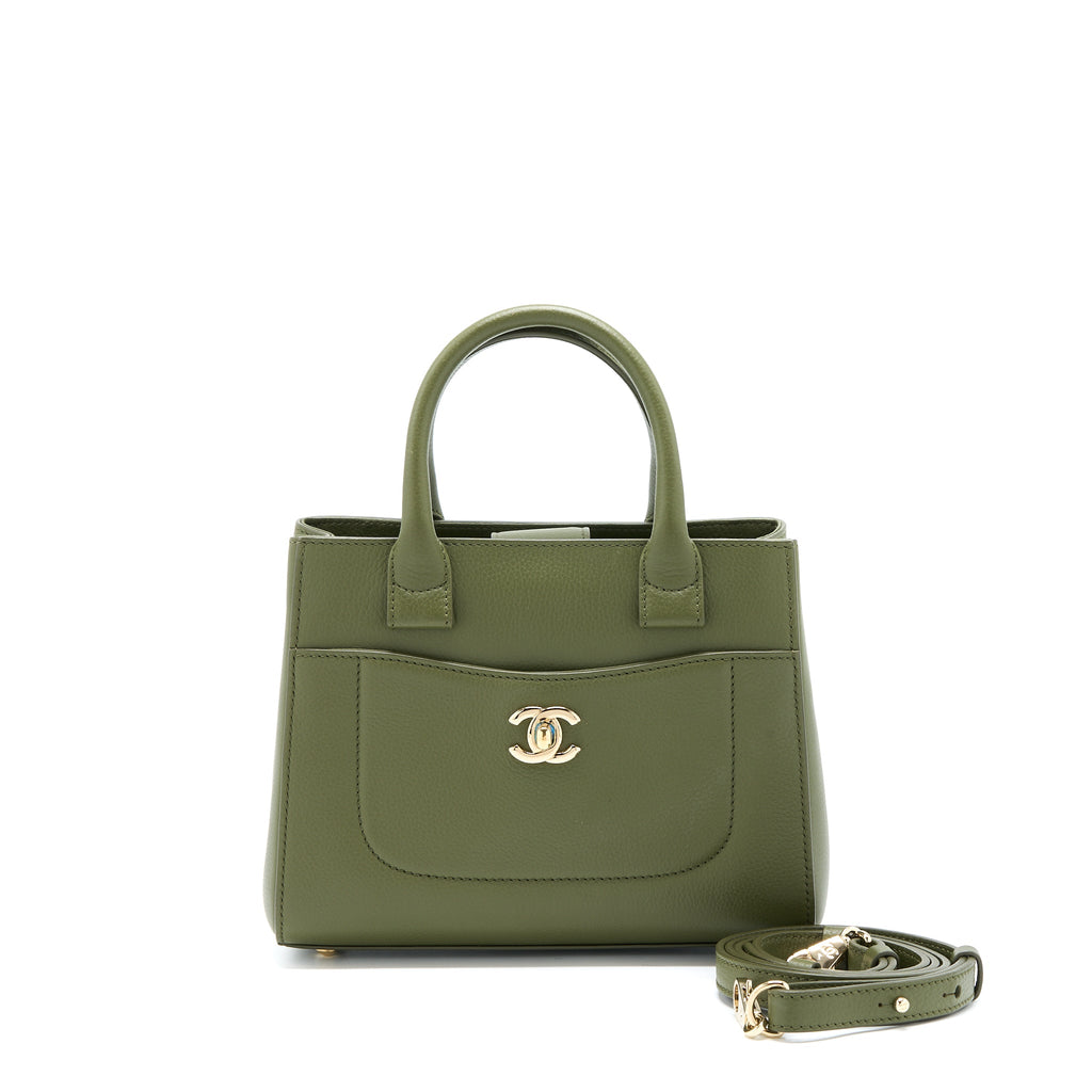 chanel-small-top-handle-tote-calfskin-green-lghw