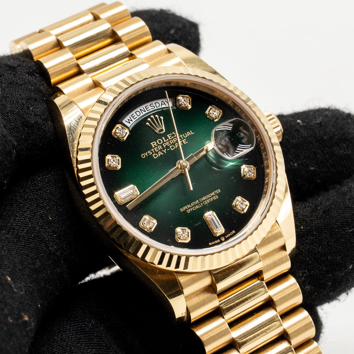 rolex-day-date-36mm-oyster-perpetual-green-ombre-diamond-set-dial-president-bracelet-yellow-gold