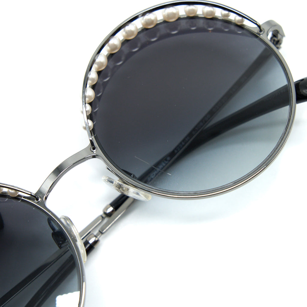 chanel-4234h-round-sunglasses-with-pearl-black-shw
