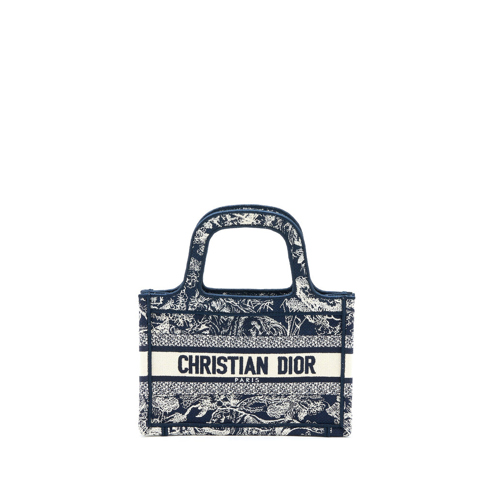dior-mini-book-tote-limited-edition-blue-toile-de-jouy-reverse-wmbroidery