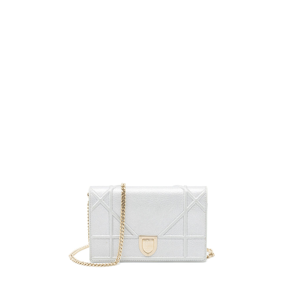 dior-diorama-wallet-on-chain-calfskin-light-grey-ghw