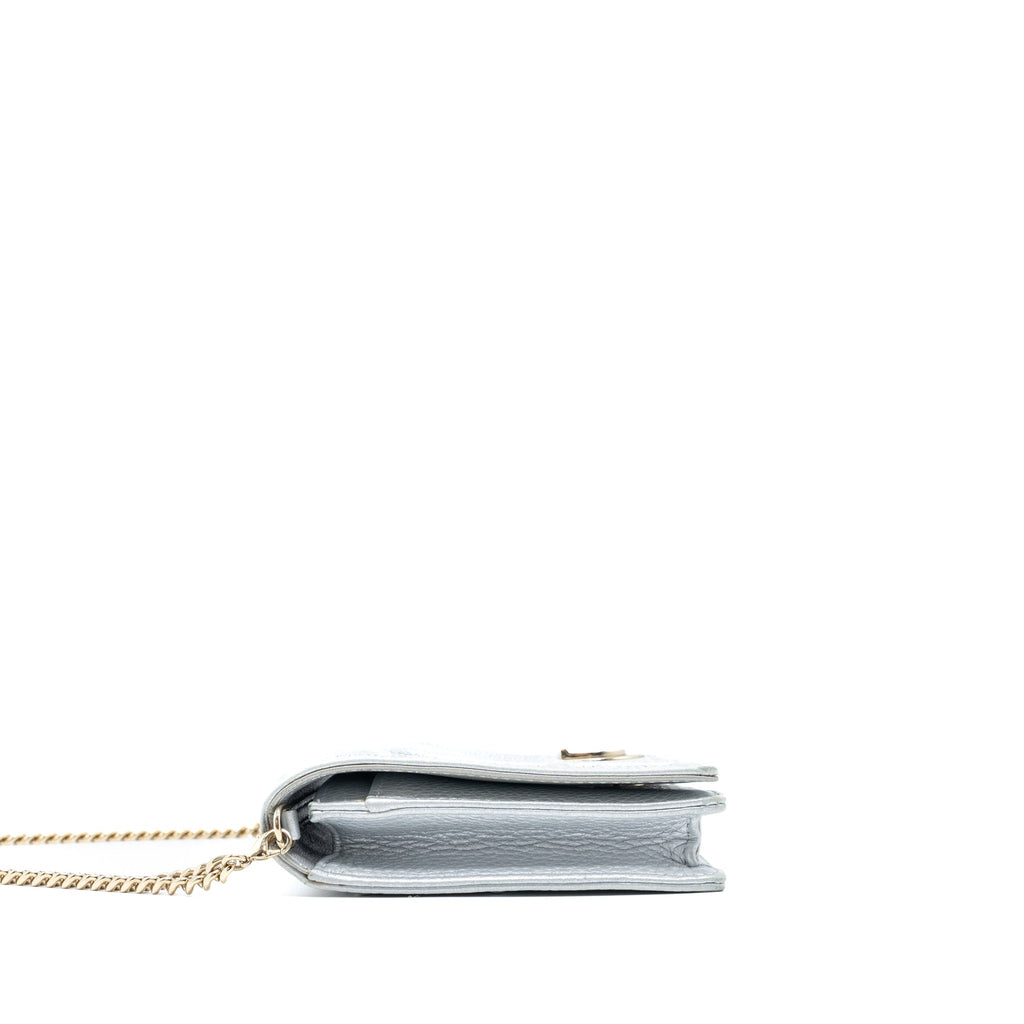 dior-diorama-wallet-on-chain-calfskin-light-grey-ghw