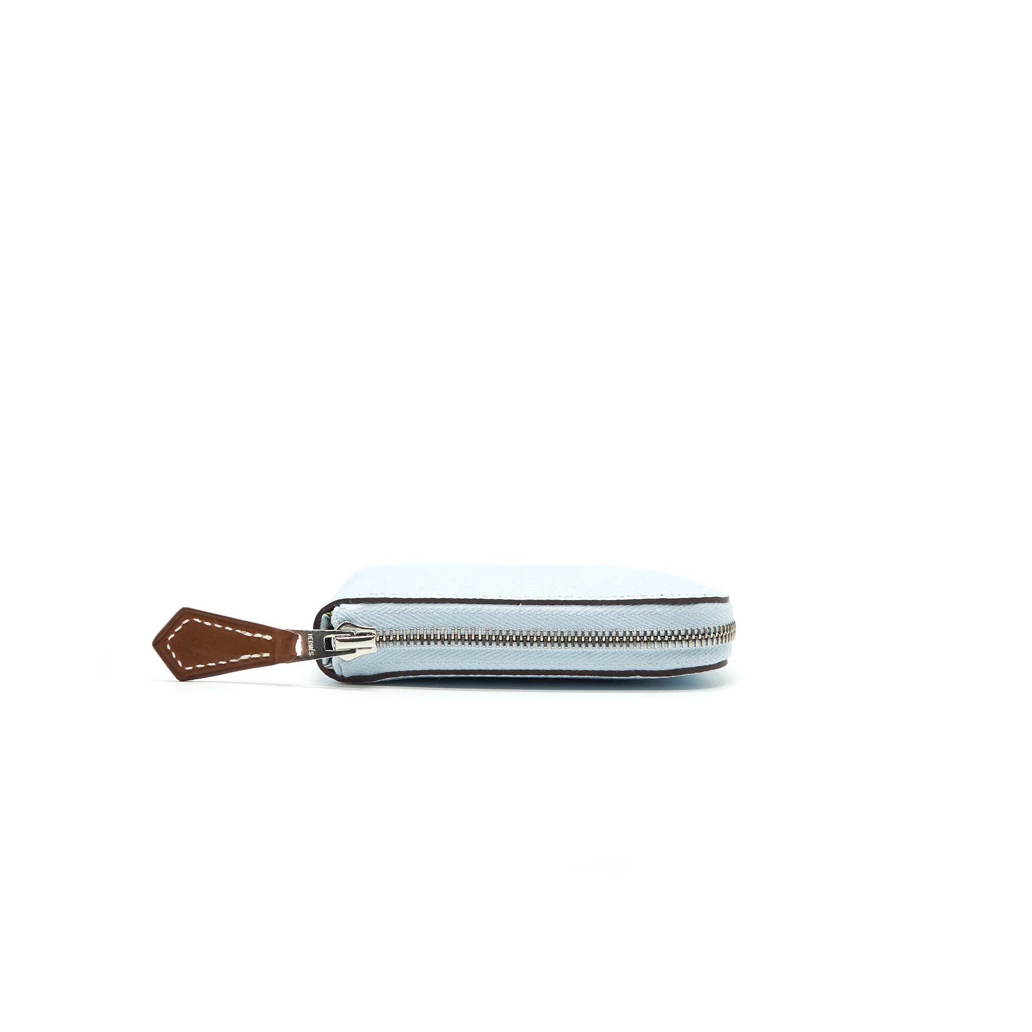 hermes-silk-in-compact-wallet