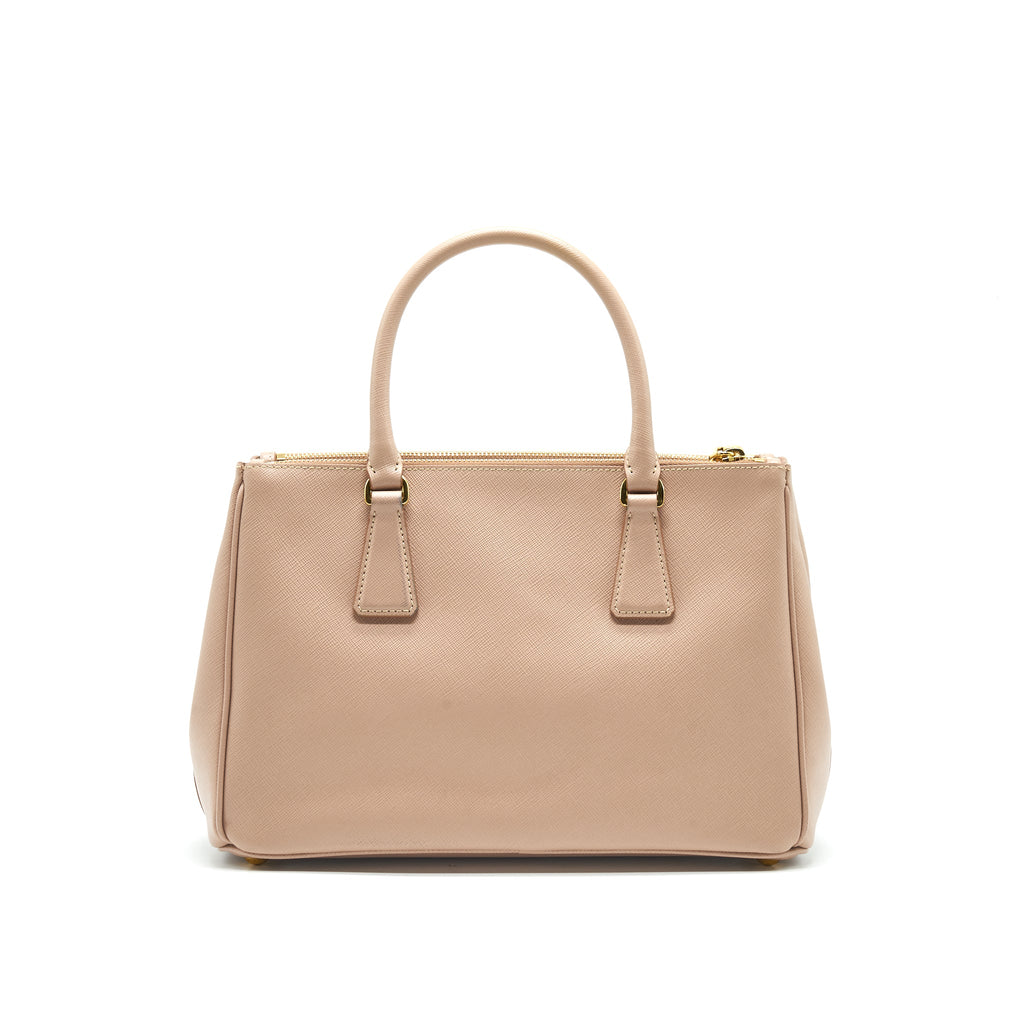 prada-saffiano-tote-bag-light-pink