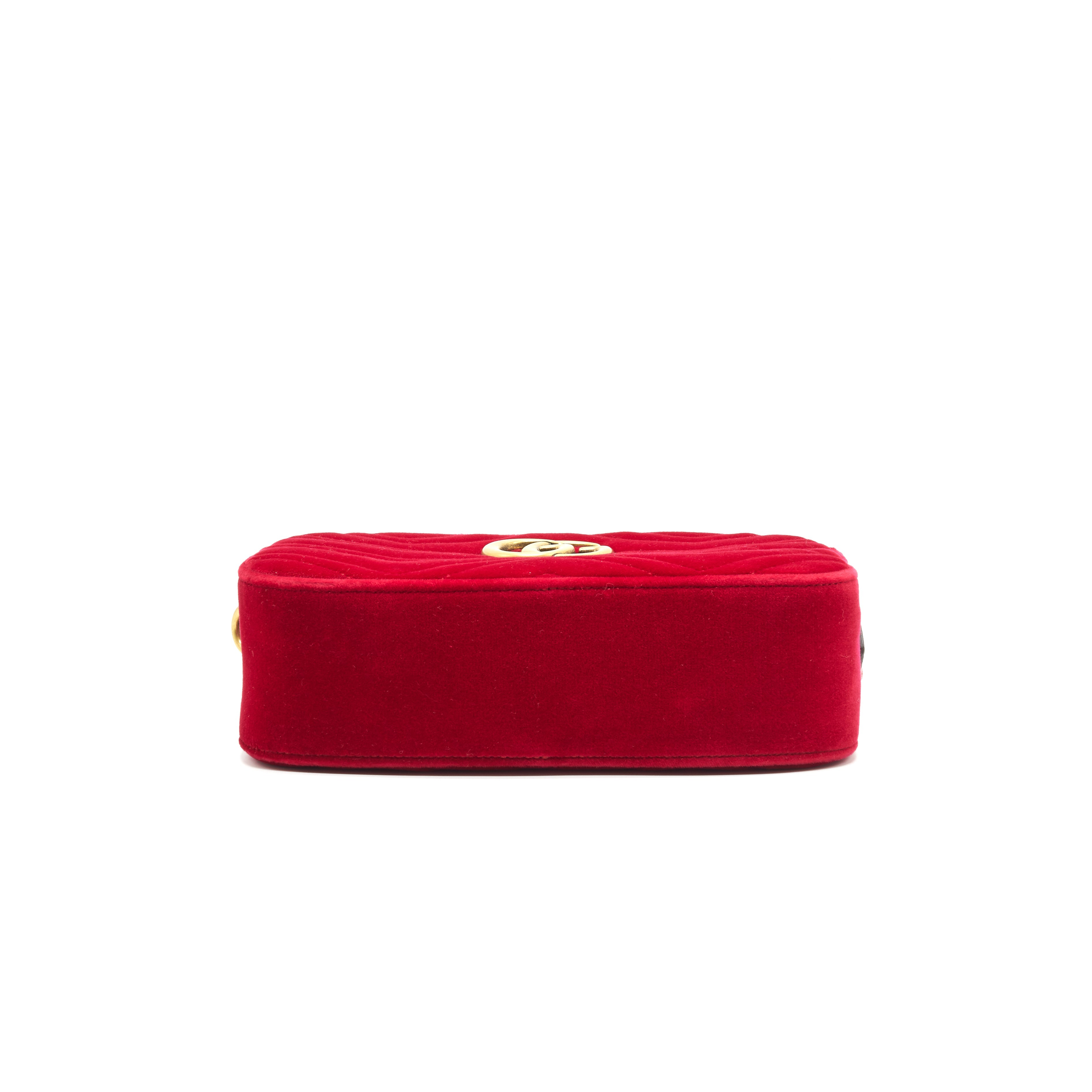 gucci-marmont-valvet-camera-bag-red