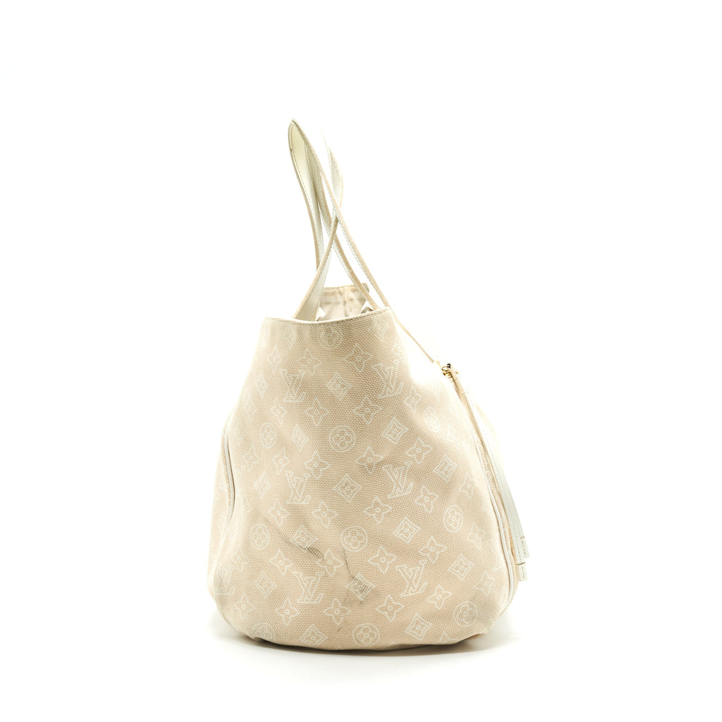 louis-vuitton-canvas-tote-articles-de-voyage