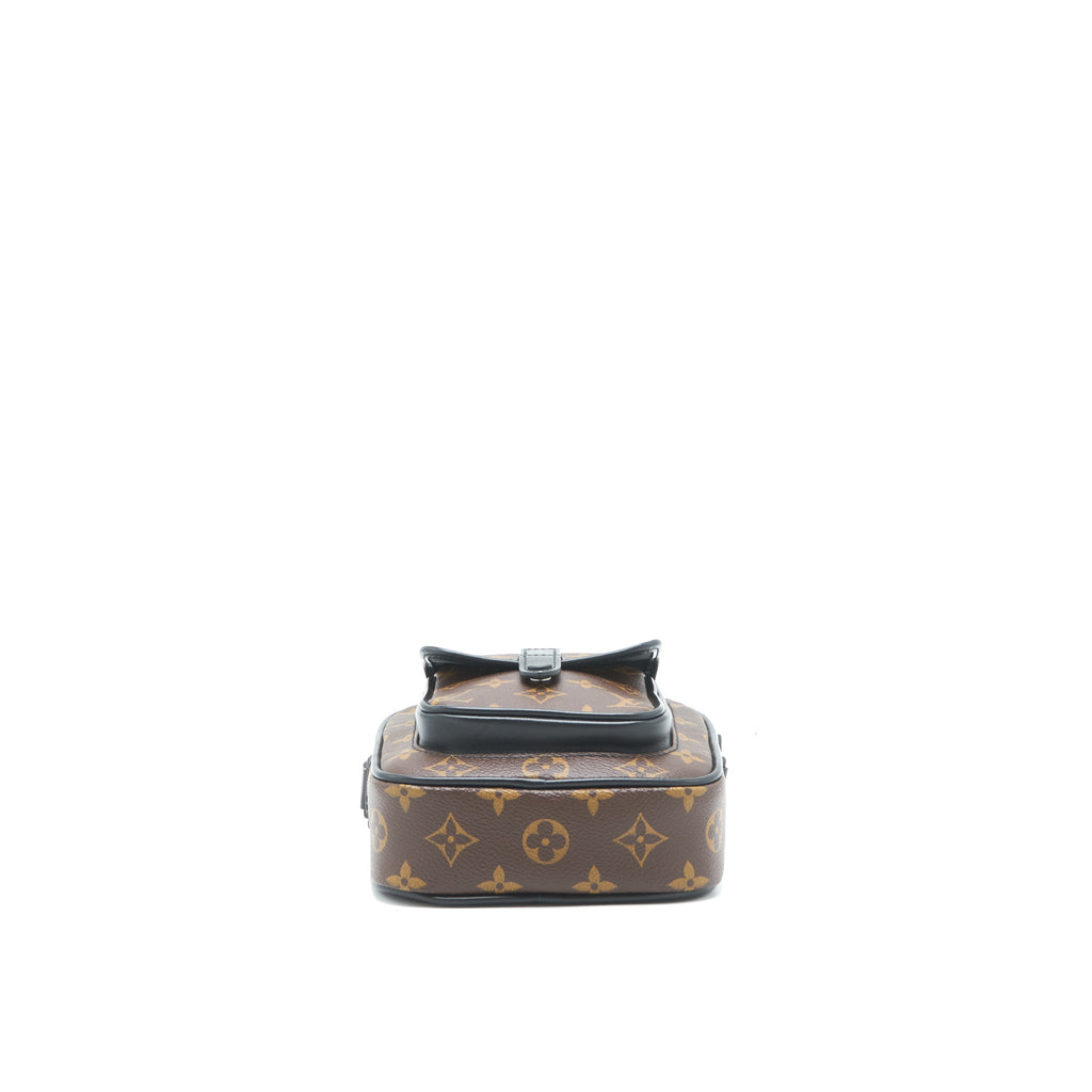 louis-vuitton-cross-body-camera-bag-monogram