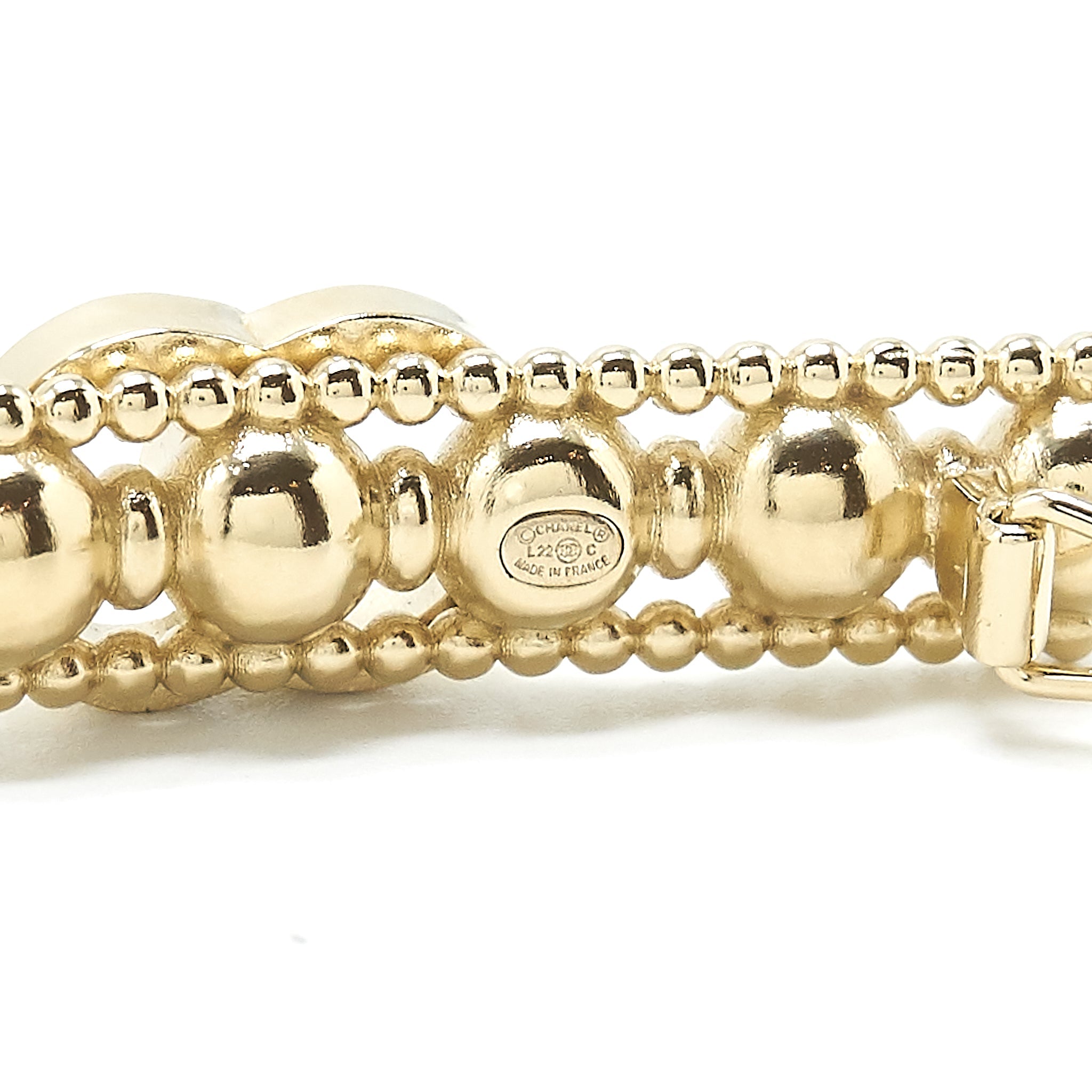 chanel-22c-hair-clip-light-gold-tone