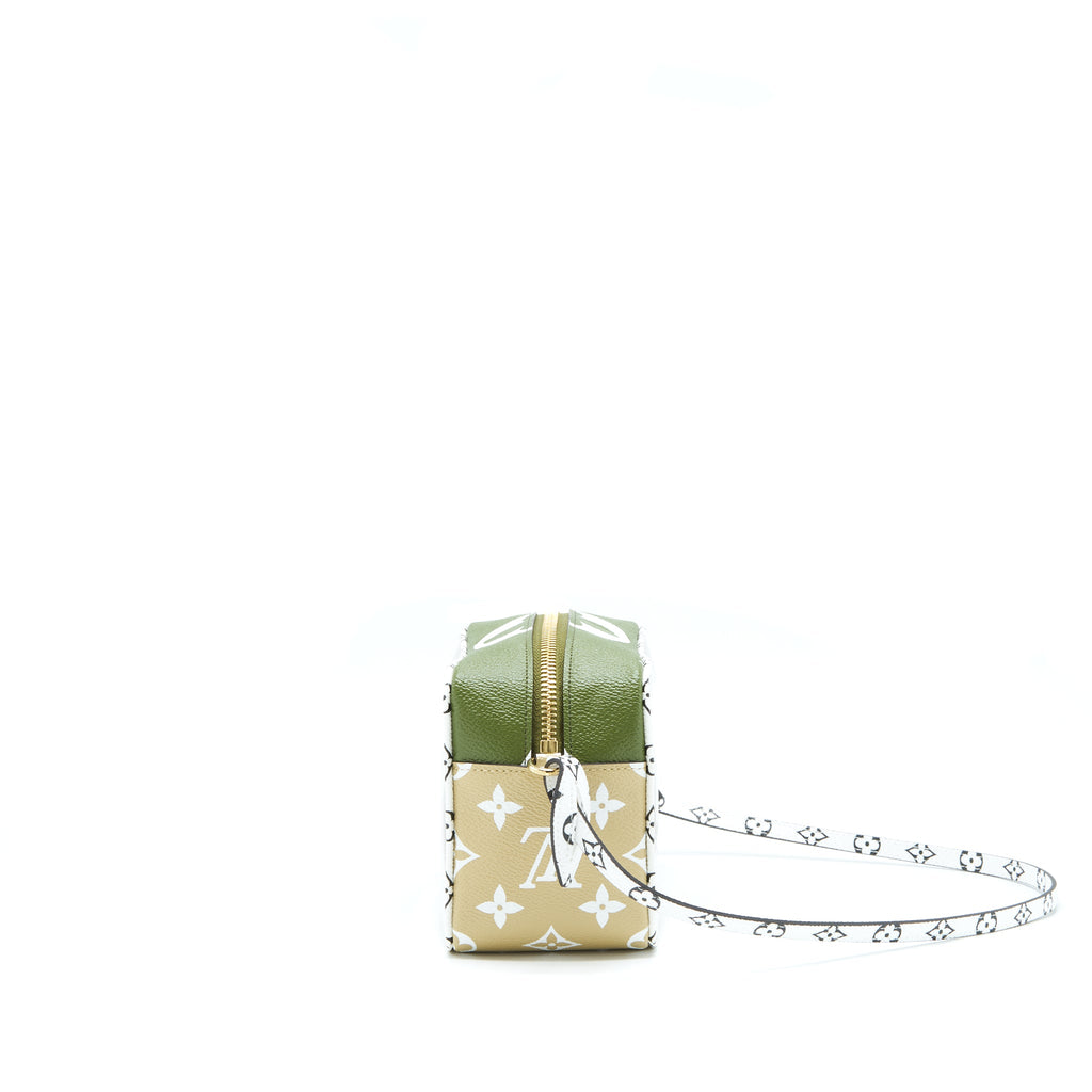 louis-vuitton-pvc-giant-beach-pouch-multi-colour-with-an-extra-strap