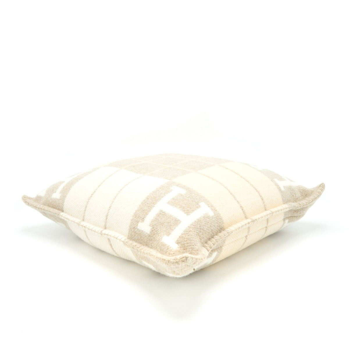 hermes-avalon-iii-pillow-camomille-colour