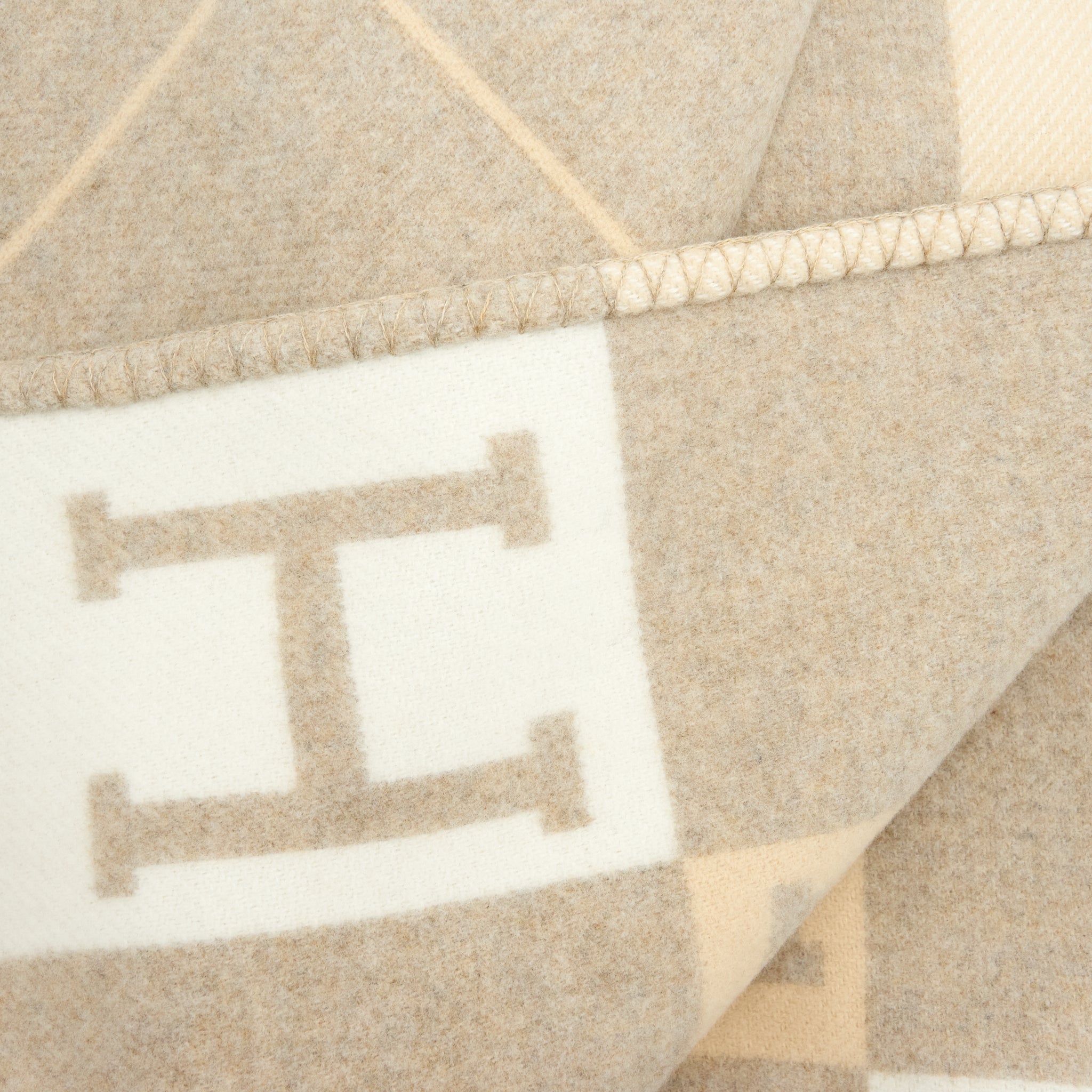 hermes-avalon-throw-blanket-coco-camomille