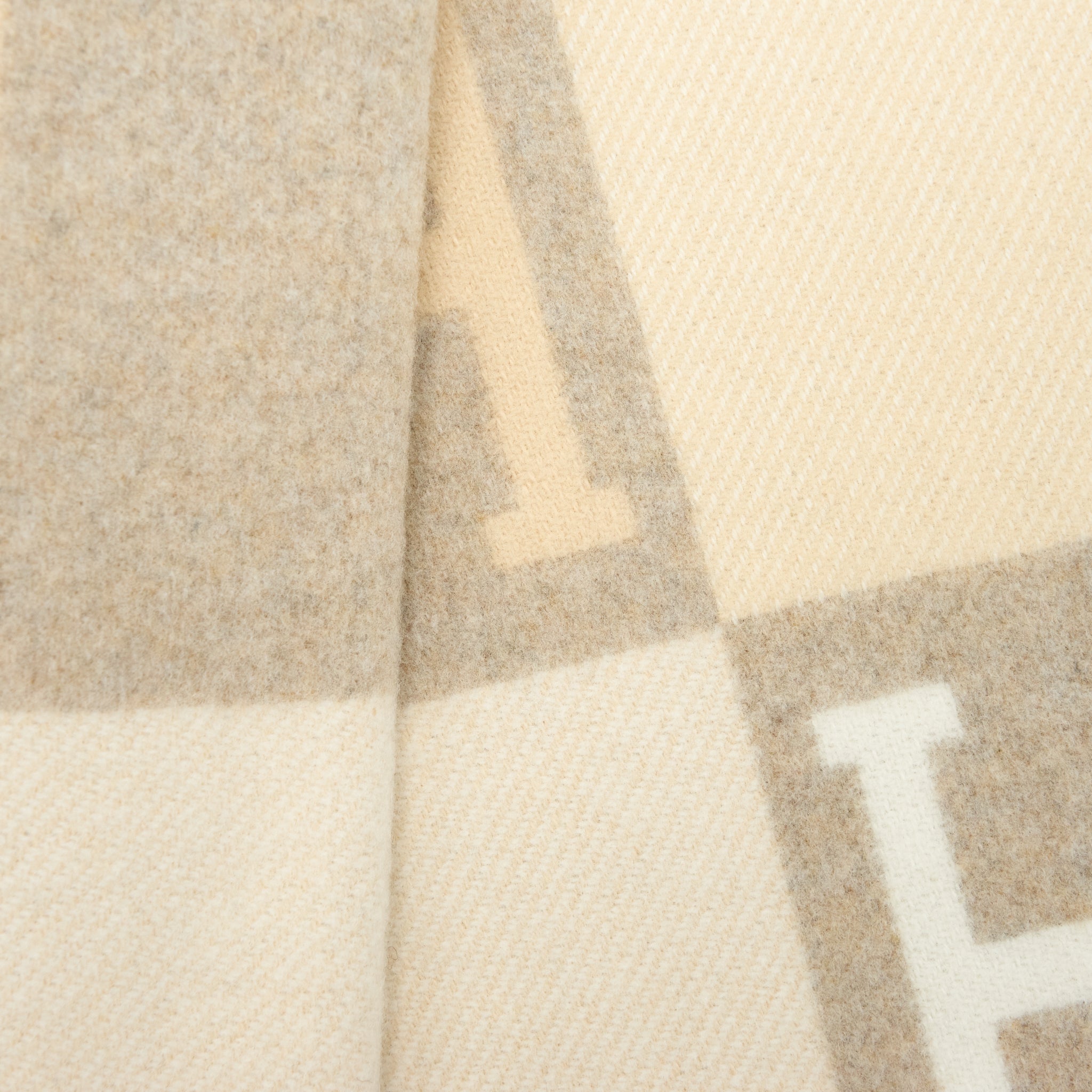hermes-avalon-throw-blanket-coco-camomille