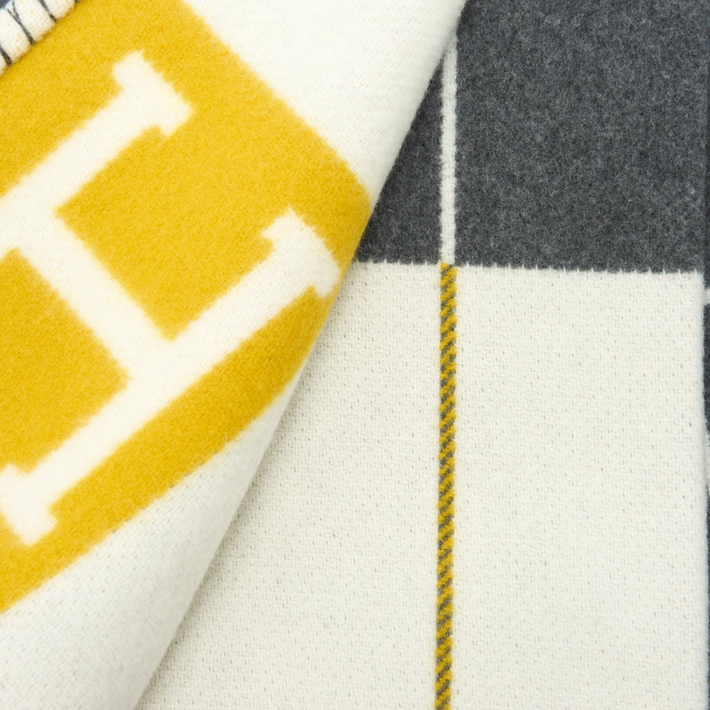 hermes-avalon-throw-blanket-gris-soleil-3