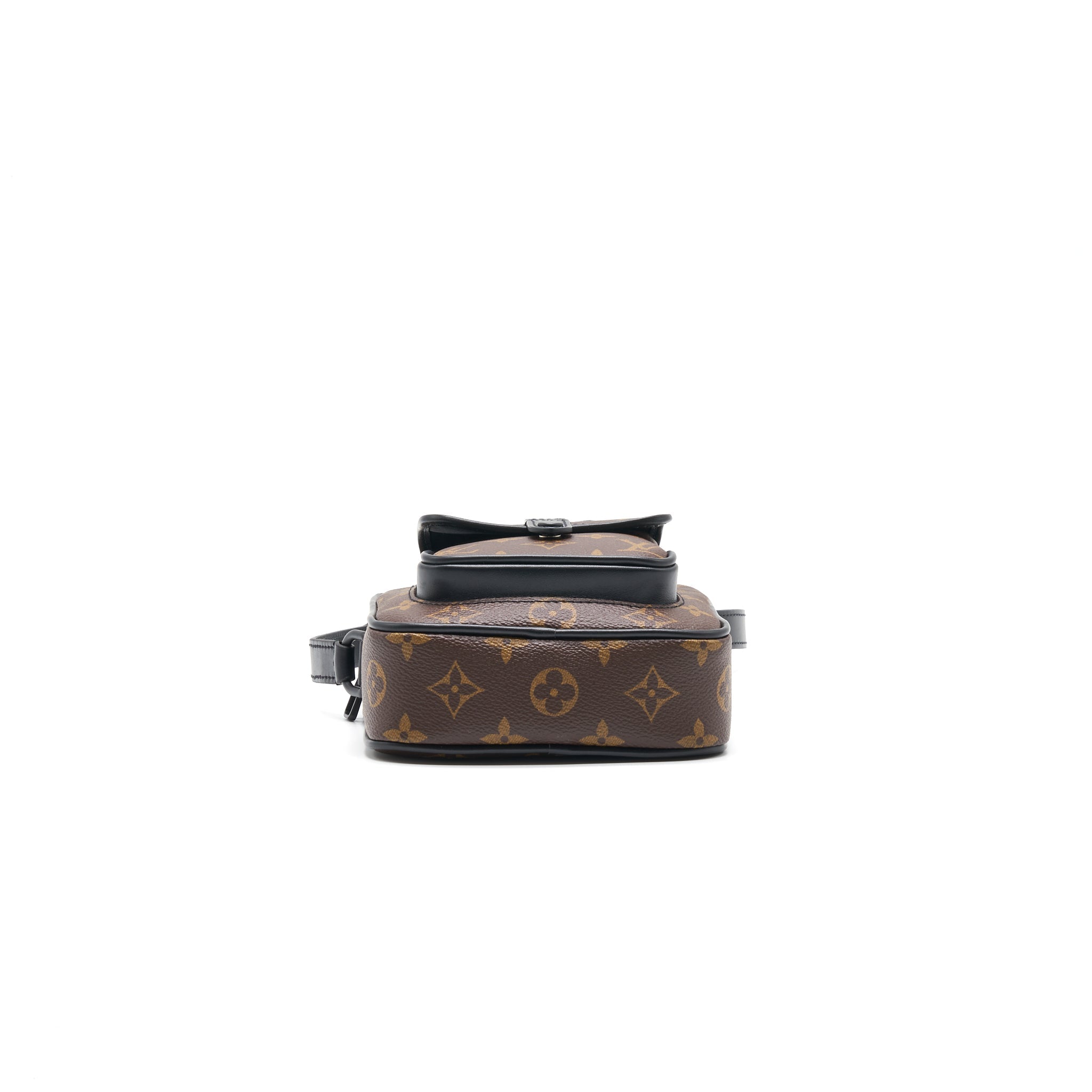 louis-vuitton-christopher-wearable-wallet-1