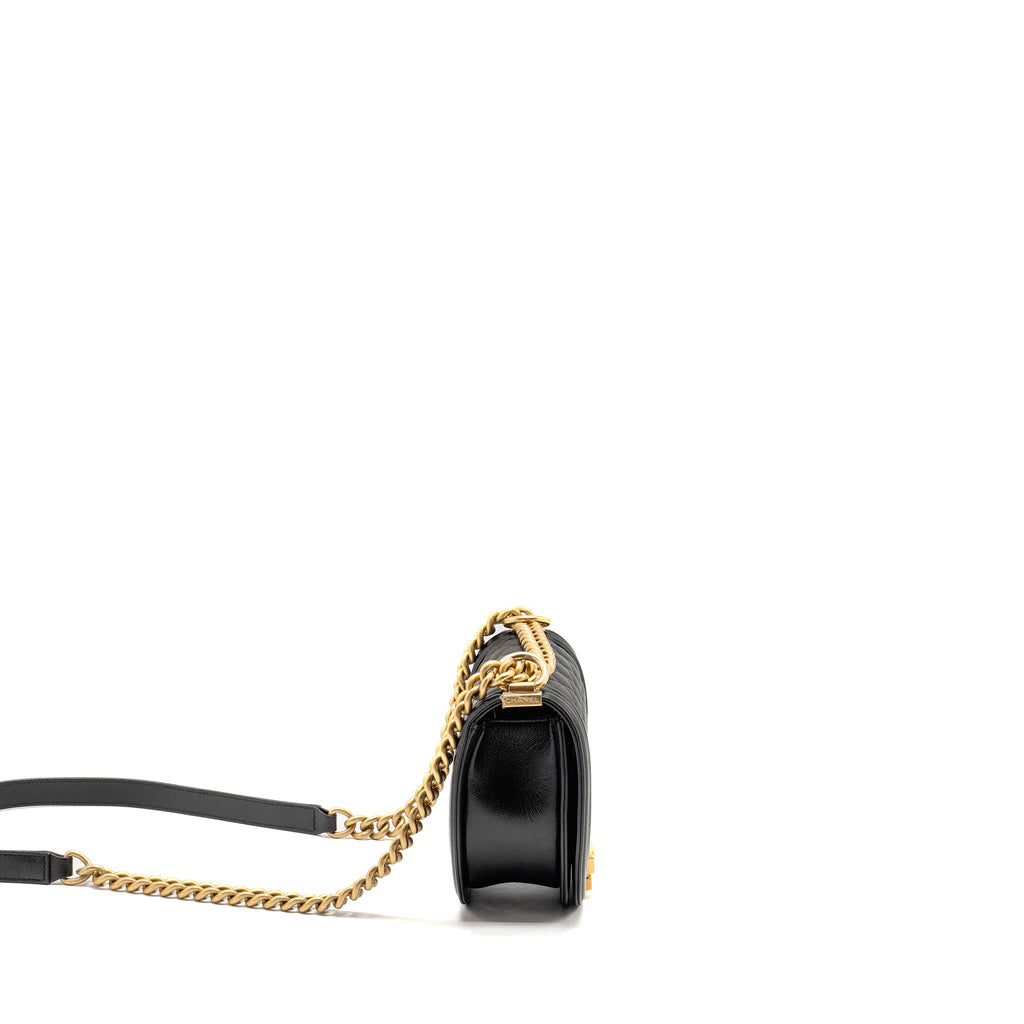 chanel-22a-round-boy-messenger-bag-caviar-black-ghw-microchip
