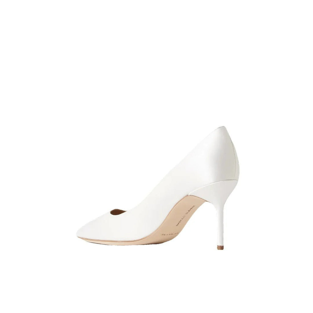 MANOLO BLAHNIK MARTEUIL LACE PUMPS WHITE